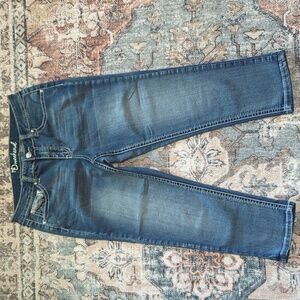 New Directions Weekend medium wash denim capri pants w/ embellsihments  Size 10